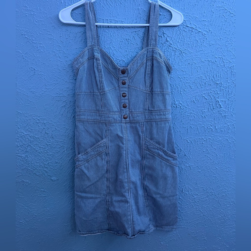 jean button dress. light wash. size M